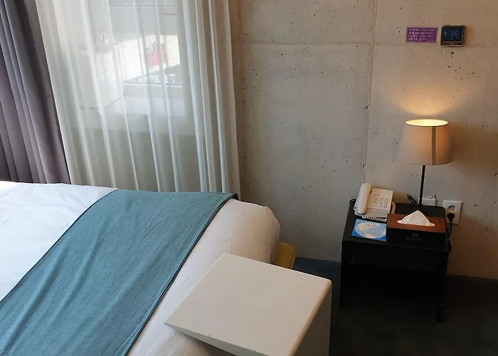 Cocomo Hotel