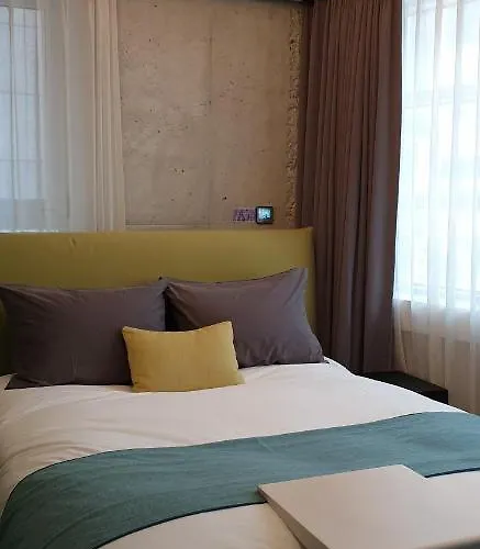 Cocomo Hotel 2*